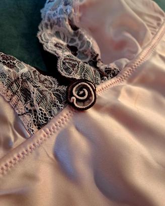 Lingerie per la notte in raso e pizzo