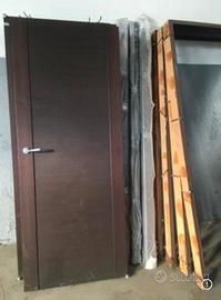 porte in legno scuro, completo di telaio e manigli