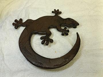 sottopentola a forma di geco in ghisa 