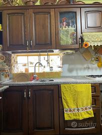 CUCINA IN LEGNO MASSELLO STILE CLASSICO