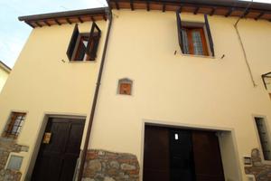Casa indipendente di 82 m² con 4 locali e box auto