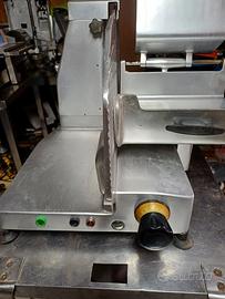 affettatrice per carne volt 220