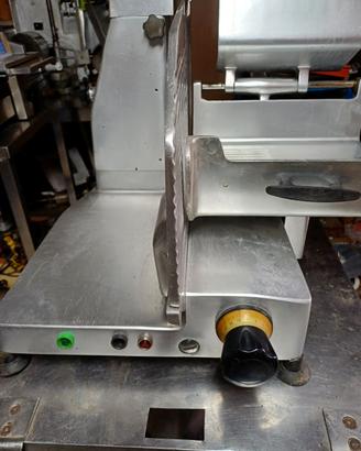 affettatrice per carne volt 220