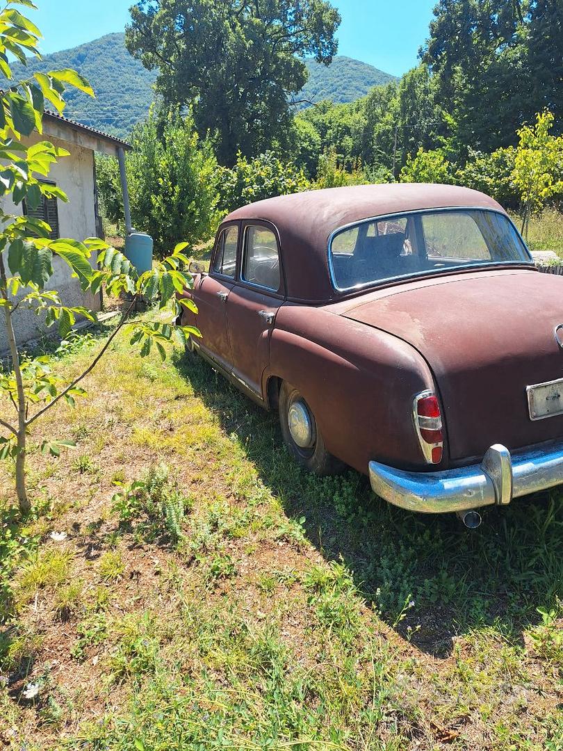 Mercedes-Benz 180 D 1960 photo 3