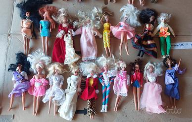 BARBIE KEN VESTITI ACCESSORI 