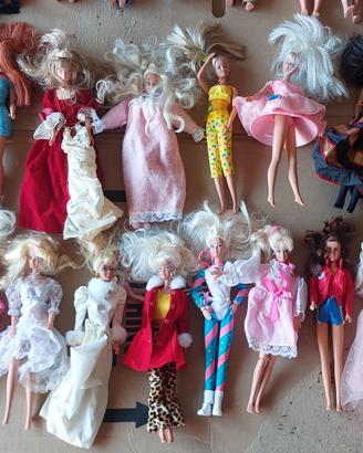 BARBIE KEN VESTITI ACCESSORI 