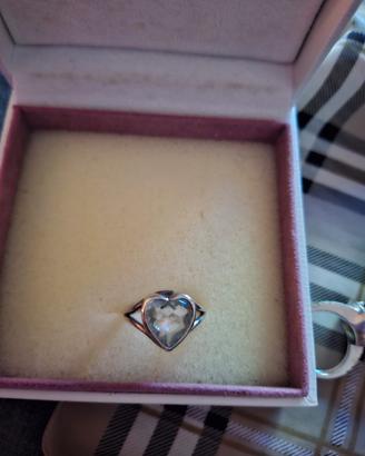 Anello argento con pietra a forma di cuore acquama