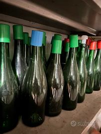 Bottiglie vuote in vetro