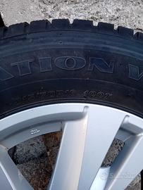 Cerchi in lega con gomme invernali 215 / 70/ r16