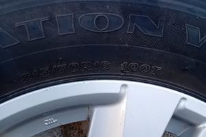 Cerchi in lega con gomme invernali 215 / 70/ r16