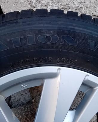 Cerchi in lega con gomme invernali 215 / 70/ r16