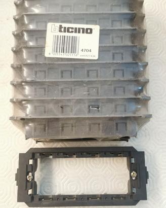 BTICINO 4704 - SUPPORTO 4 M LIVING CLASSIC