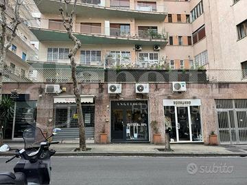 Negozio Napoli [Cod. rif 3211520VCG] (Vomero)