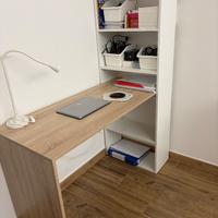 Scrivania con scaffale porta documenti