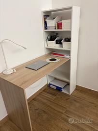 Scrivania con scaffale porta documenti