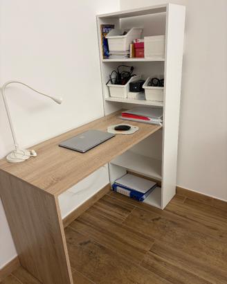 Scrivania con scaffale porta documenti