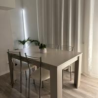 Tavolo cucina moderno allungabile con sedie