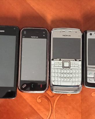 3 Cellulari vintage Nokia+ 1 smartphone Huawei 