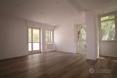 Ampio, centrale, ristrutturato tricamere