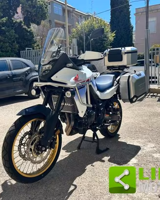 HONDA Transalp XL750 .
