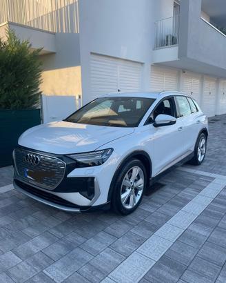 Q4 40 E-TRON S Line edition