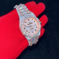 orologio di lusso ricoperto di diamanti