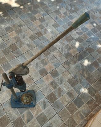 Tappatrice per tappi in sughero. Manuale
