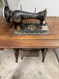 Macchina da cucire Necchi vintage
