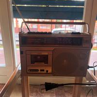 Radio e lettore cassette vintage portatile