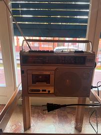 Radio e lettore cassette vintage portatile