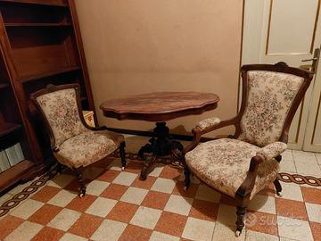 Tavolo in noce Luigi Filippo con poltrone 1800