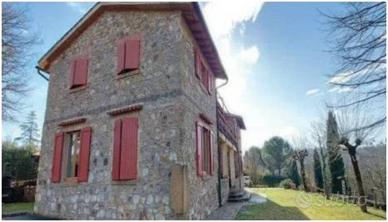 Immobile in asta di 374 m² con più di 5 locali a M