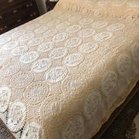 Copriletto qntico lino e uncinetto ricamato a mano