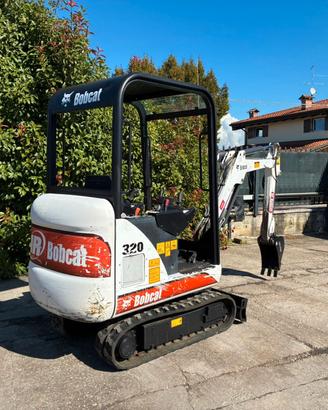 E268 - MINI ESCAVATORE 16 Q BOBCAT 320