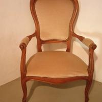 Sedia imbottita con braccioli