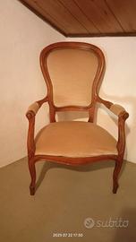 Sedia imbottita con braccioli