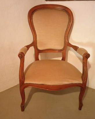Sedia imbottita con braccioli