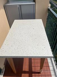 Tavolo allungabile con tre sedie