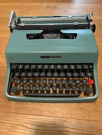 Macchina da scrivere Olivetti Lettera 32
