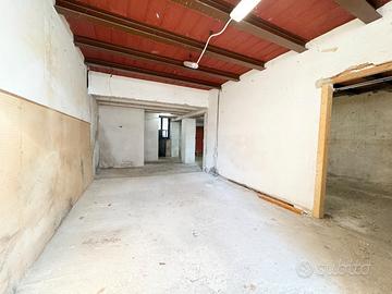 Locale/Deposito di mq 300. COM/304