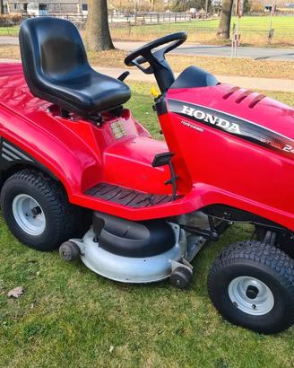 trattorino rasaerba Honda HF 2417 