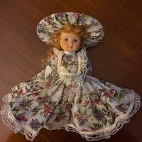 Bambola in ceramica da collezione