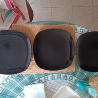 3 piatti piani neri