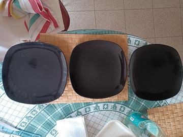 3 piatti piani neri