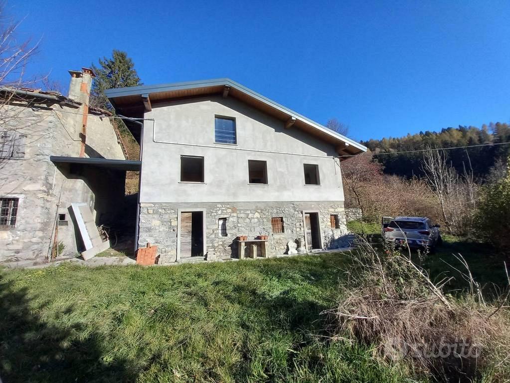 Rustico / Casale di 219 m² con più di 5 locali e b - Vista 2