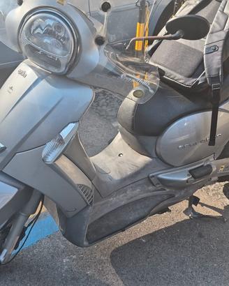 aprilia scarabeo  250