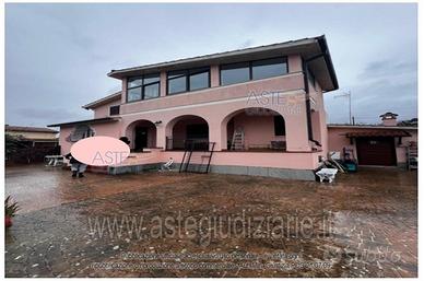 Villa o villino Lariano [A4357979]