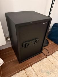 Cassaforte Amazon Basics 51 litri