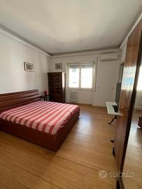 Stanza grande da 18 mq con bagno spese incluse
