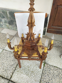 Lampadario in legno intagliato